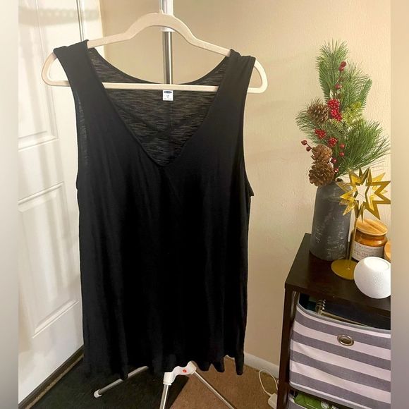 Old Navy Tops - OLD NAVY XL Sleeveless Criss-Cross Black Top